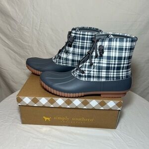 Simply Southern Duck Boots - Grey & White - Size 9 - NWT